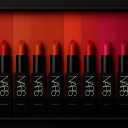 HUDA BEAUTY – Purple Casing Matte Lipstick